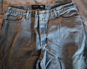 Izod Men's Light Blue Relaxed Jeans